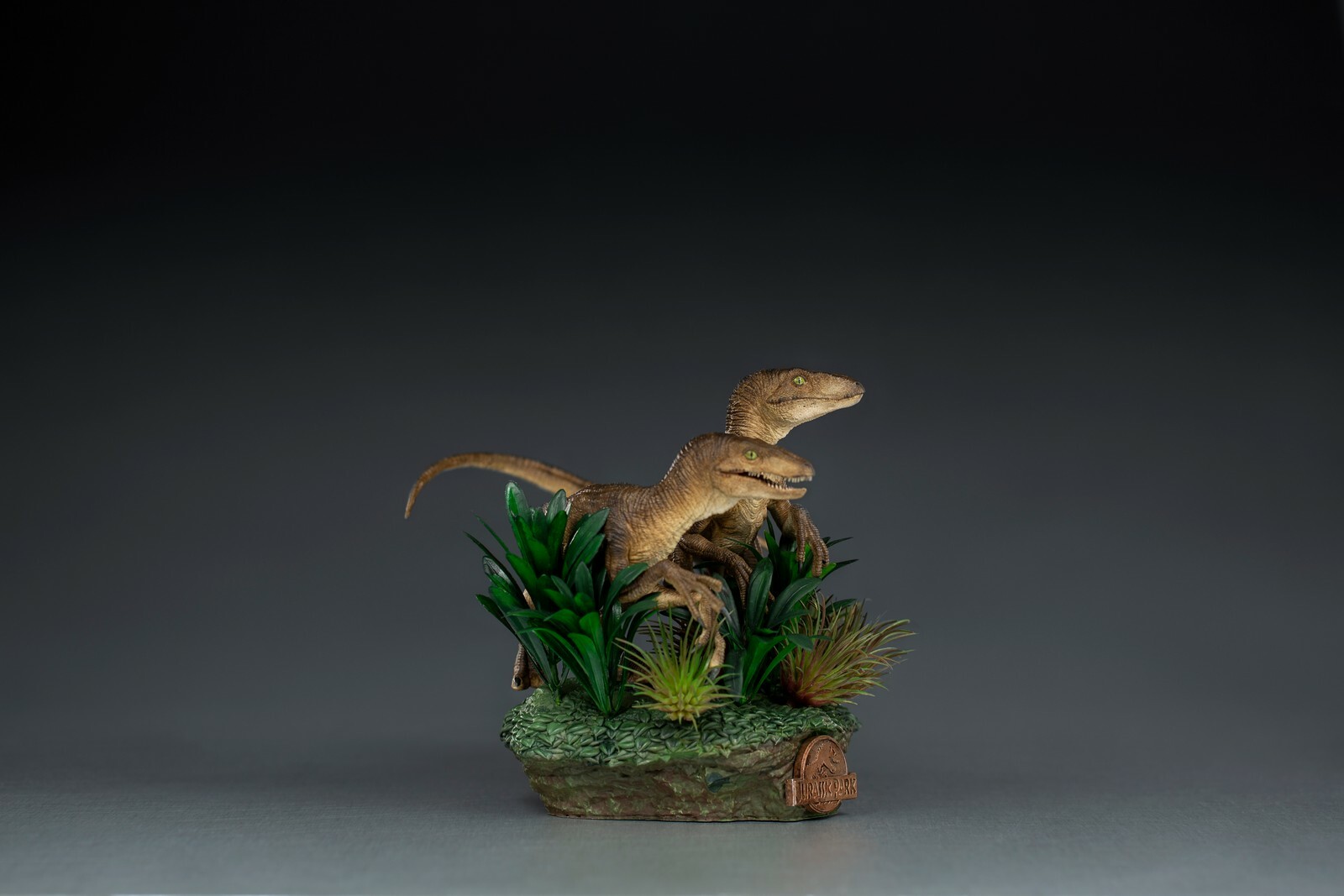 Jurassic Park: Deluxe Just the Two Raptors 1:10 Scale Statue – IRON STUDIOS