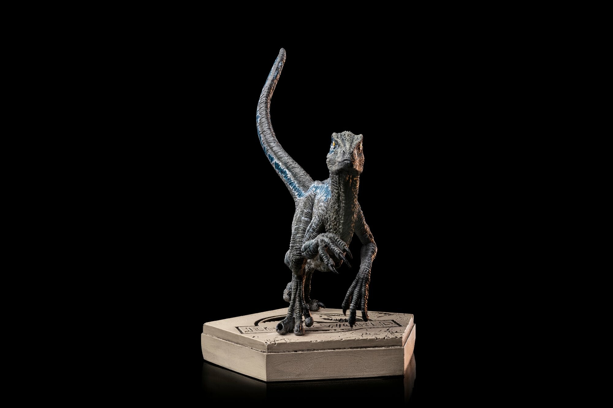 Jurassic World – Velociraptor Blue Statue – IRON STUDIOS