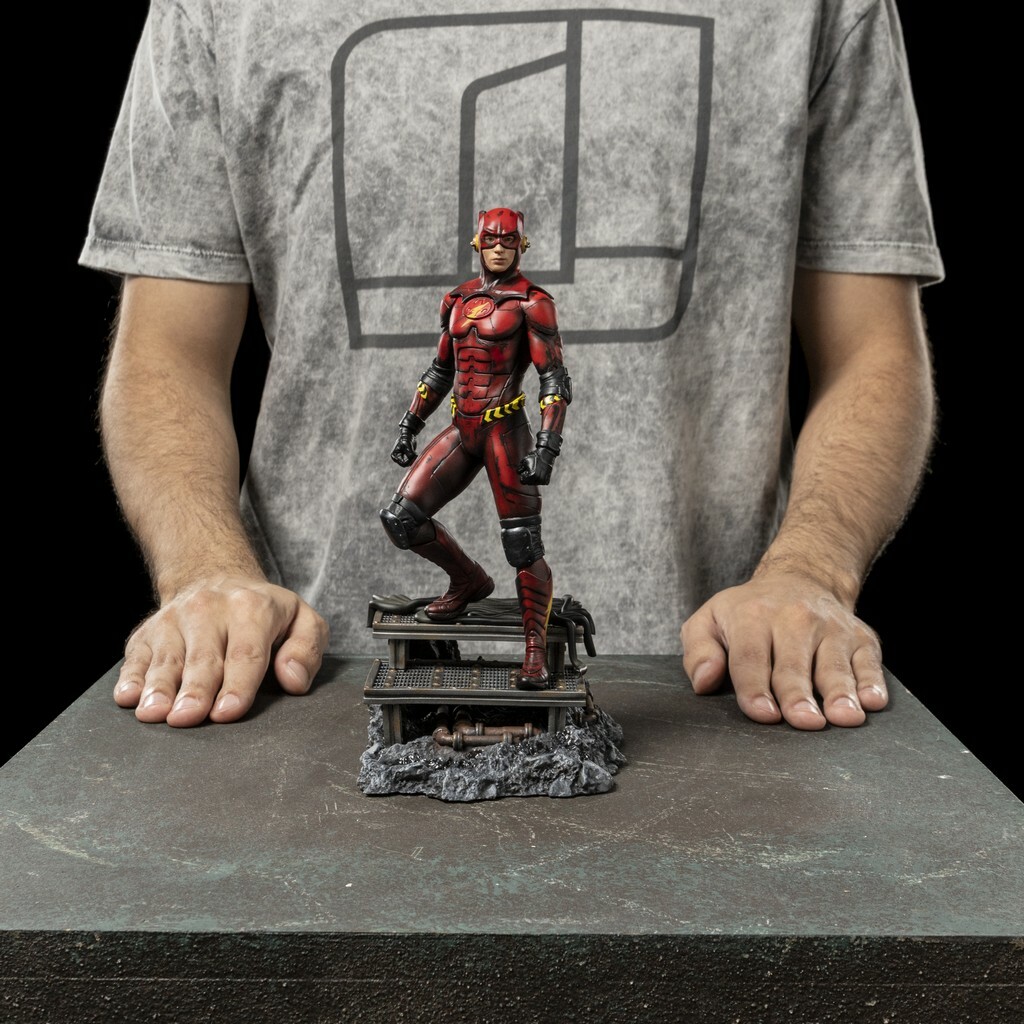 DC Comics: The Flash Movie – The Flash Alternate Version 1:10 Scale Statue – IRON STUDIOS